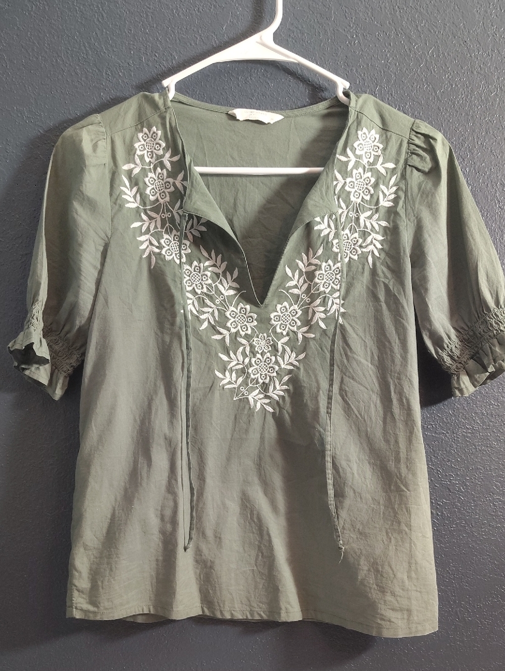 Lucky Brand Shabby Chic Boho Olive Green Embroidered V-Neck Top